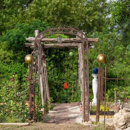 The Retreat At Cottonseed Falls